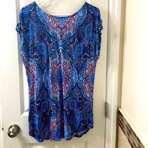 High Fifth short sleeved red/white/blue patterned top. Very soft. Size L - Picture 6 of 6